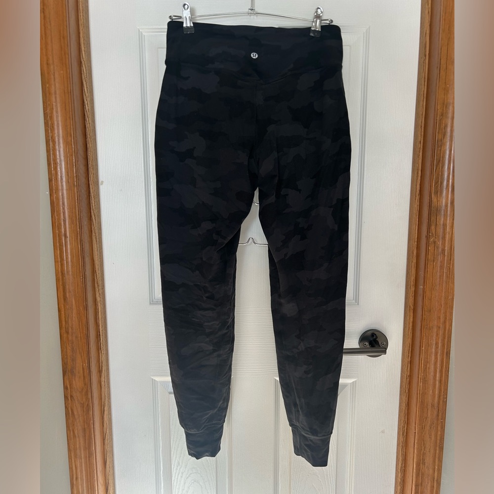 lululemon Align™ High-Rise Jogger
Full Length Black and grey camo Size 8 - Picture 2 of 3